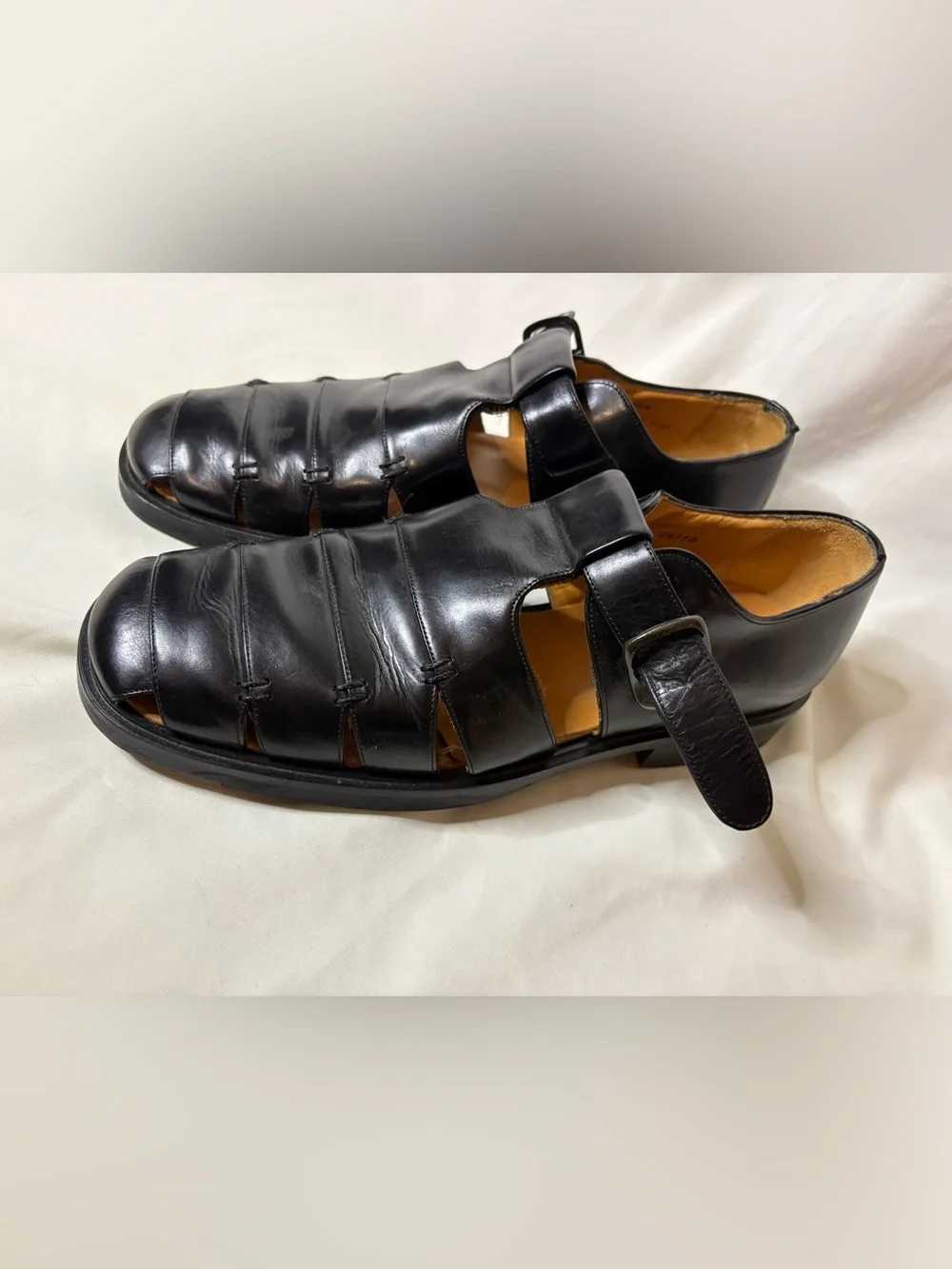 Mezlan Black Leather Fisherman-Style Men’s Sandals with Buckle